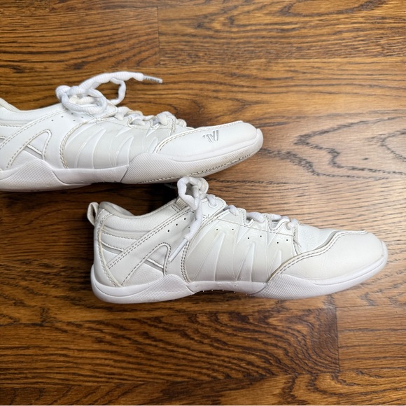 Varsity Charge Girls Sideline Cheerleading Shoes white Athletic Sneakers Size 4 - Picture 9 of 12